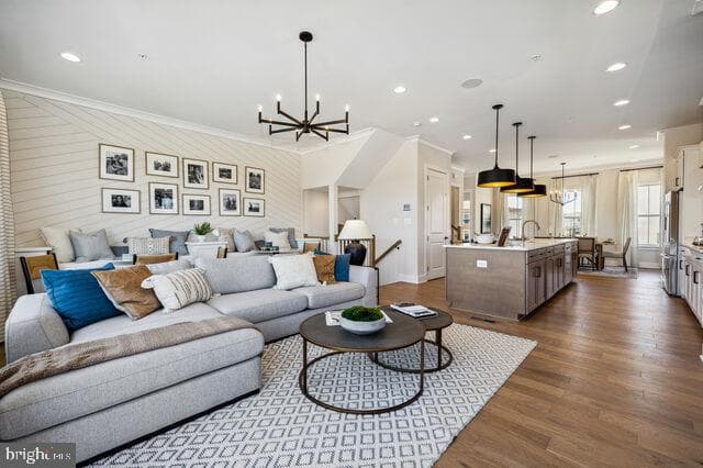 453 Exchange Avenue photo 13