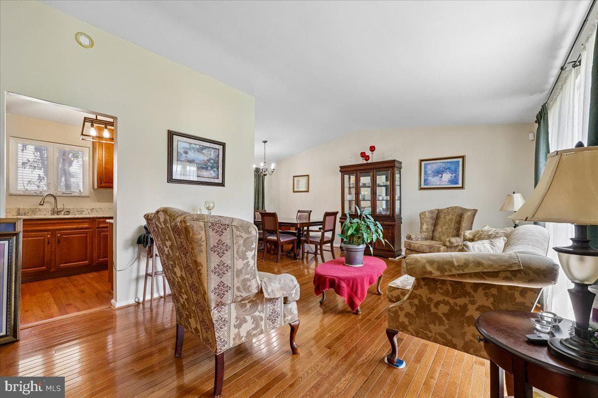 5001 Aspen Hill Rd photo 8