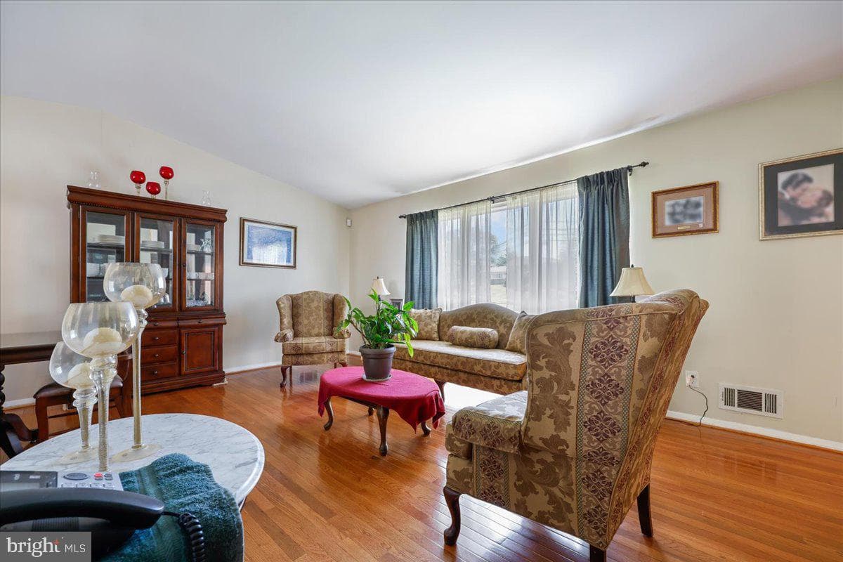 5001 Aspen Hill Rd photo 9
