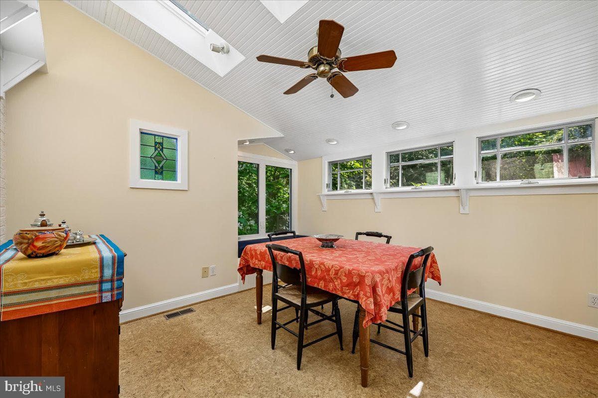 9 Pine Avenue photo 12