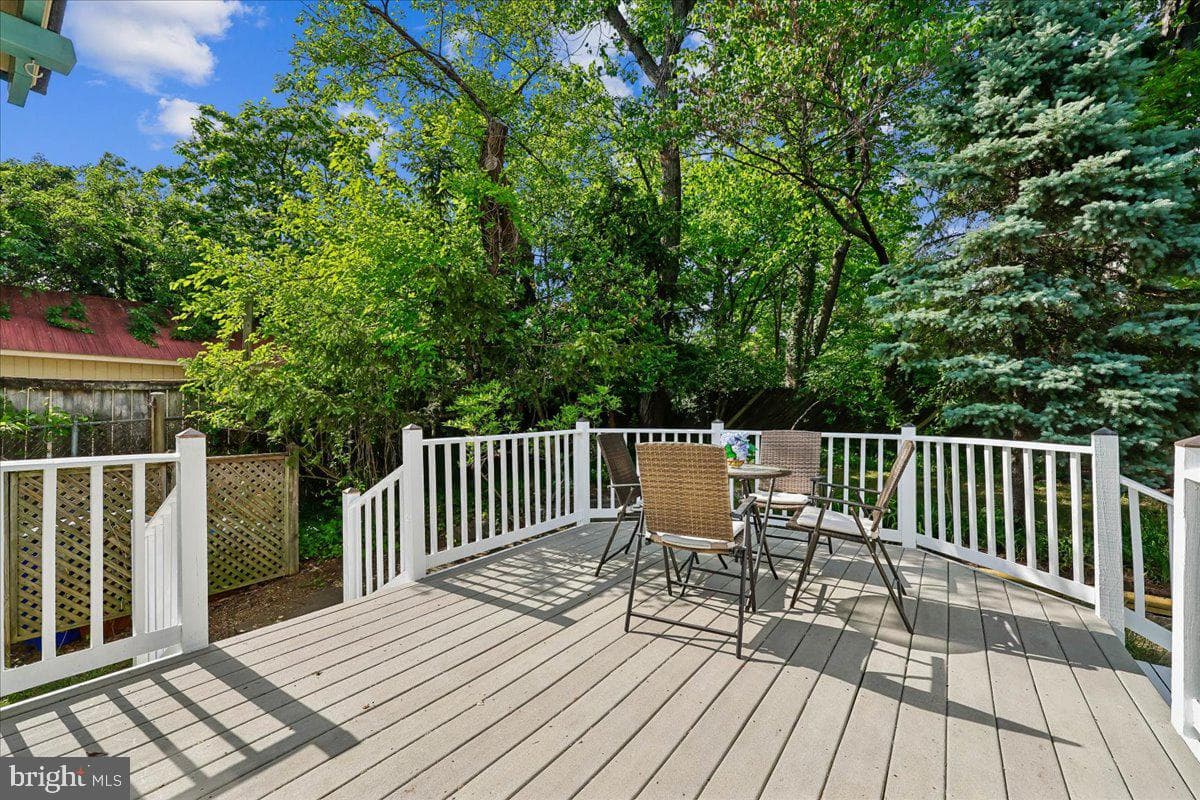 9 Pine Avenue photo 13