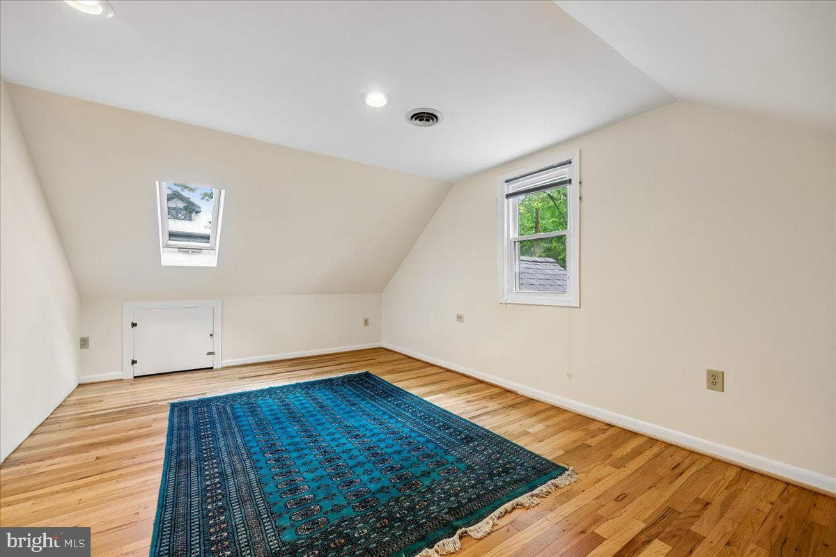 9 Pine Avenue photo 16