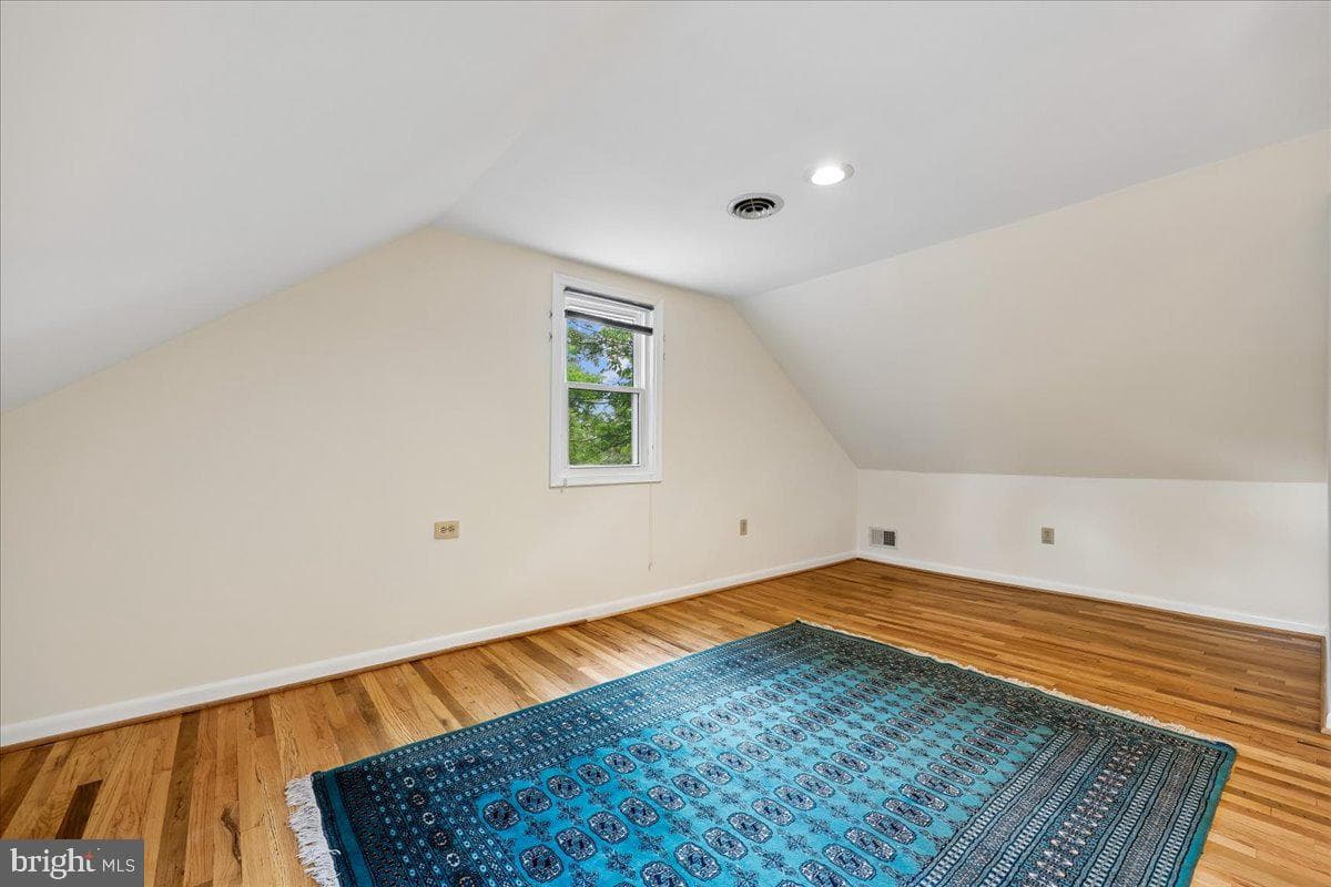 9 Pine Avenue photo 52