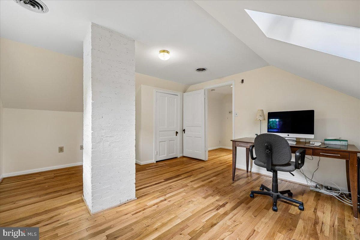 9 Pine Avenue photo 57