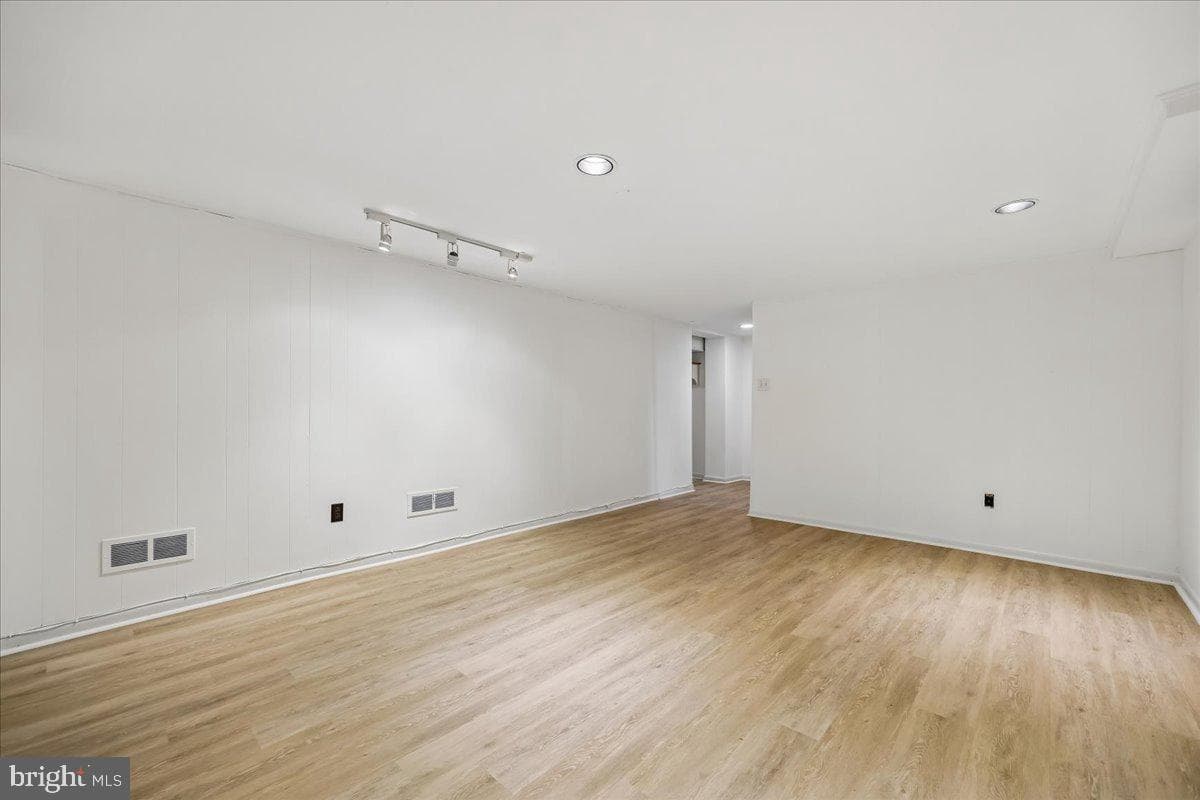 9 Pine Avenue photo 66