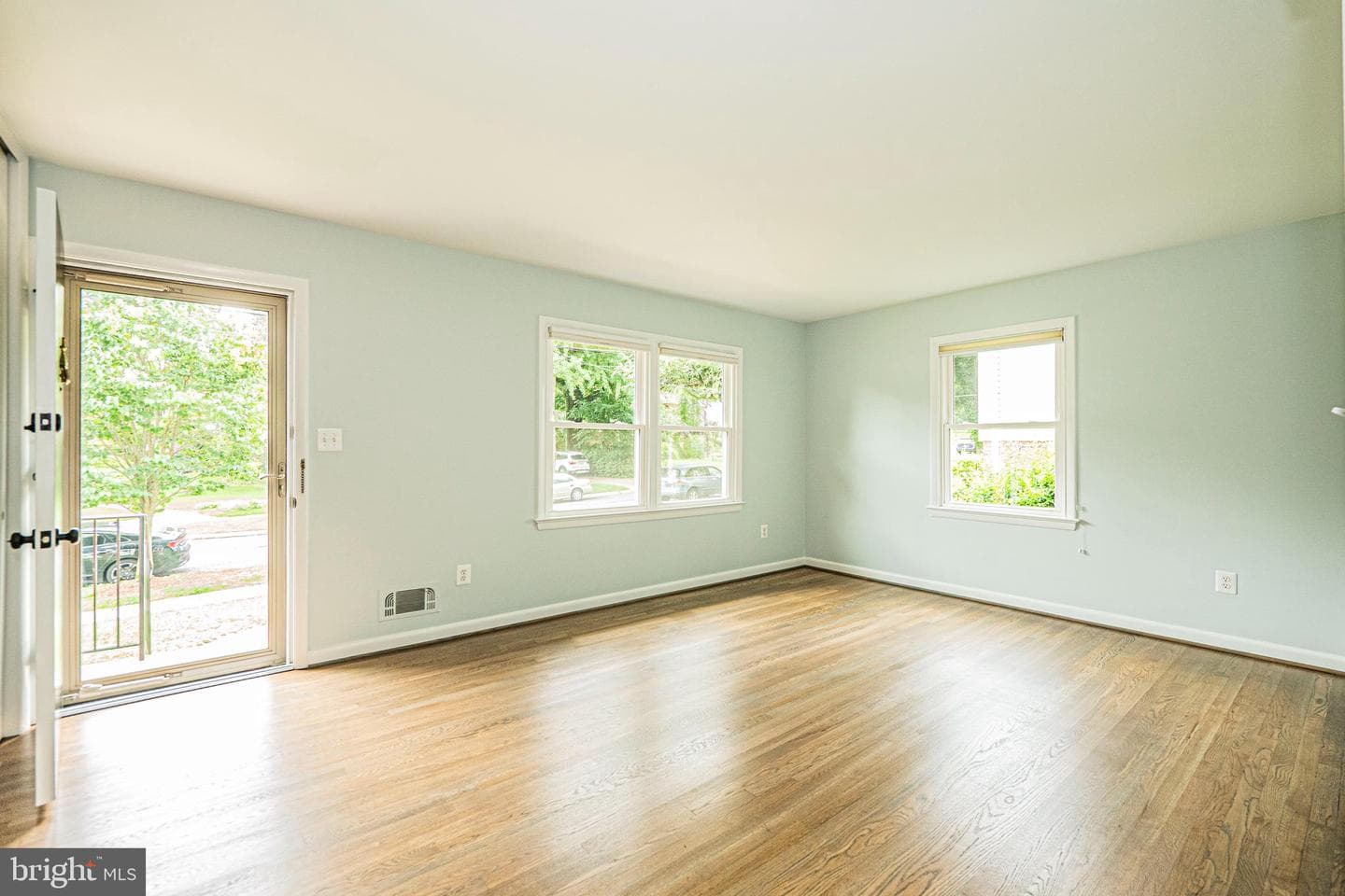 3901 Spruell Drive photo 4
