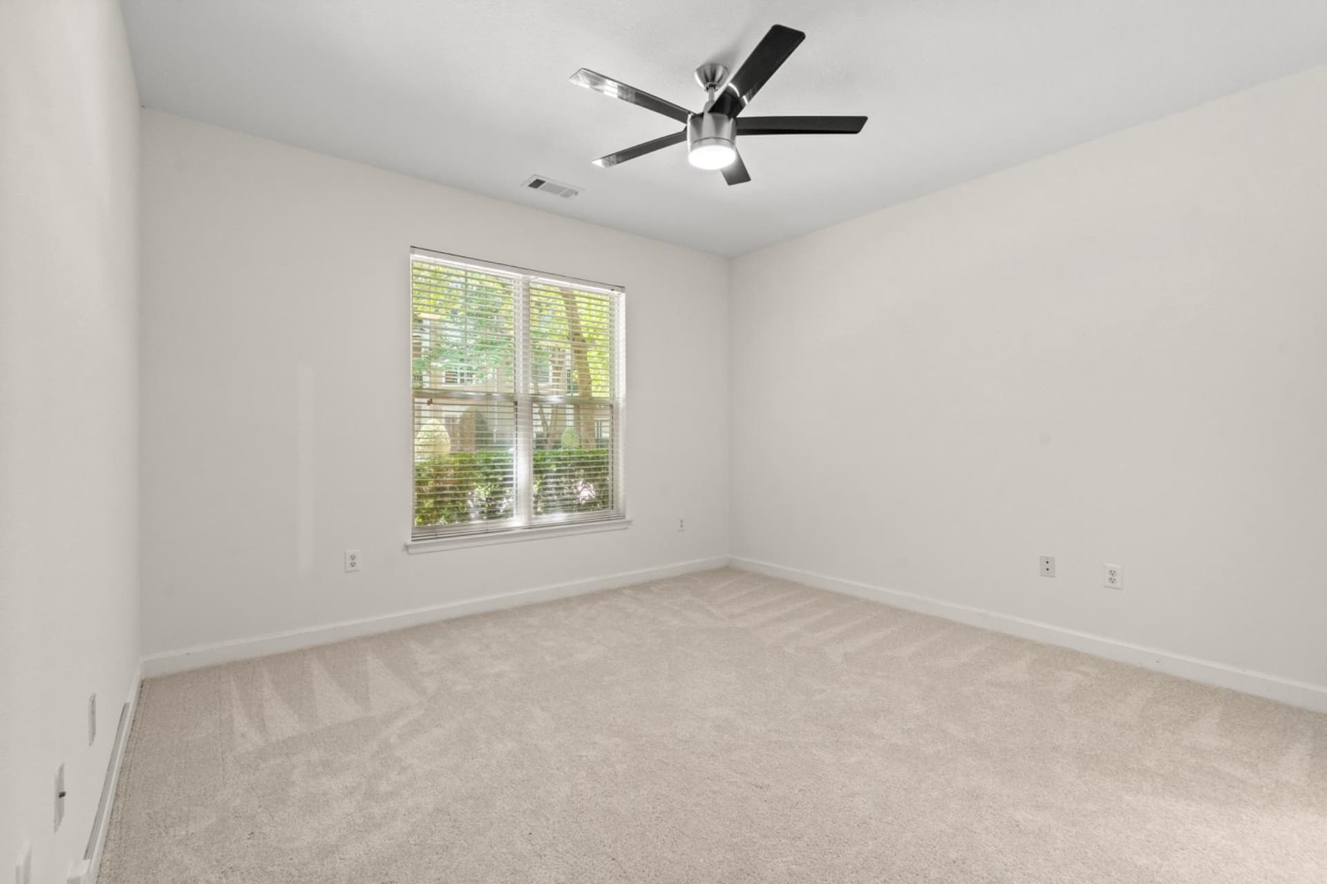 501 Hungerford Drive #154 photo 16