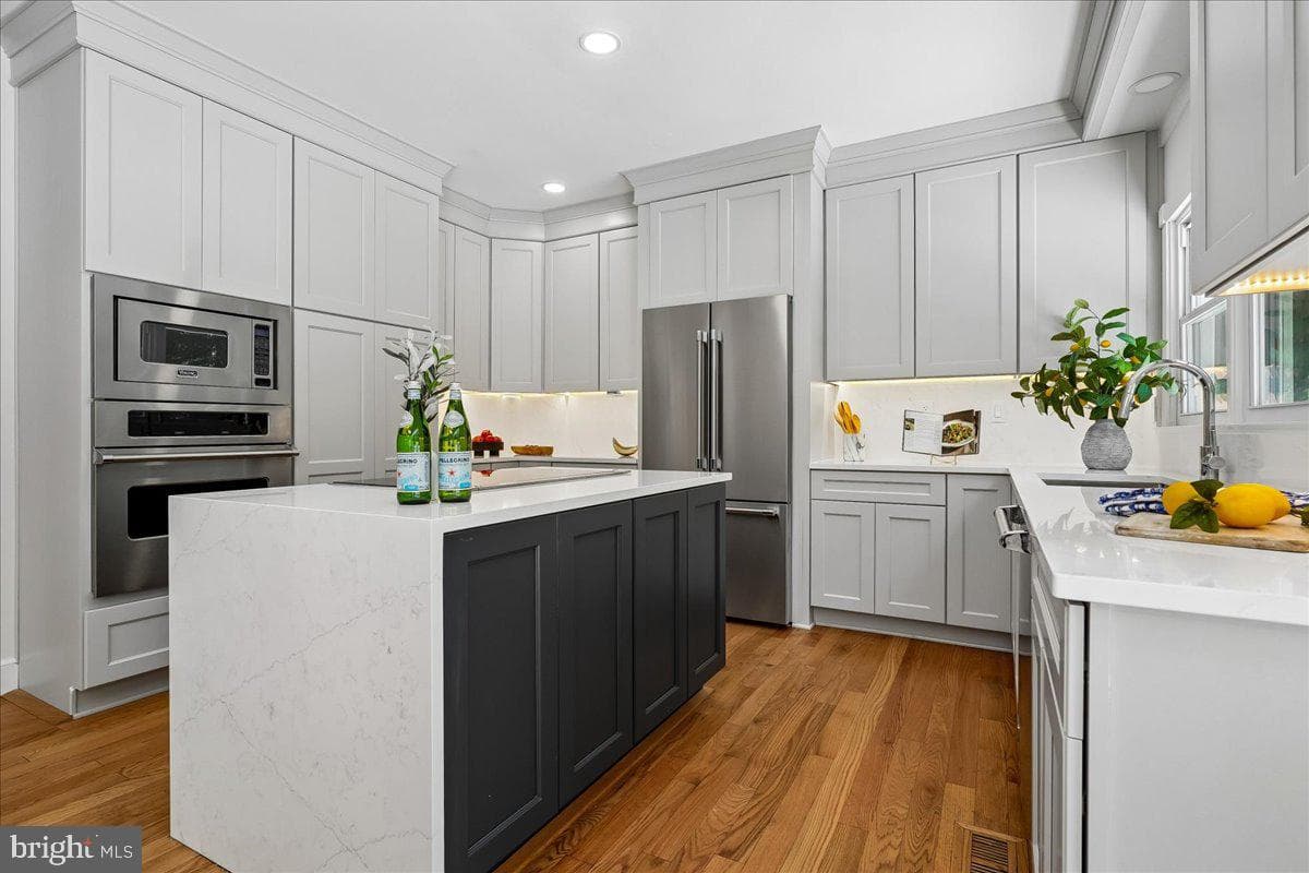 9455 Newbridge Drive photo 23