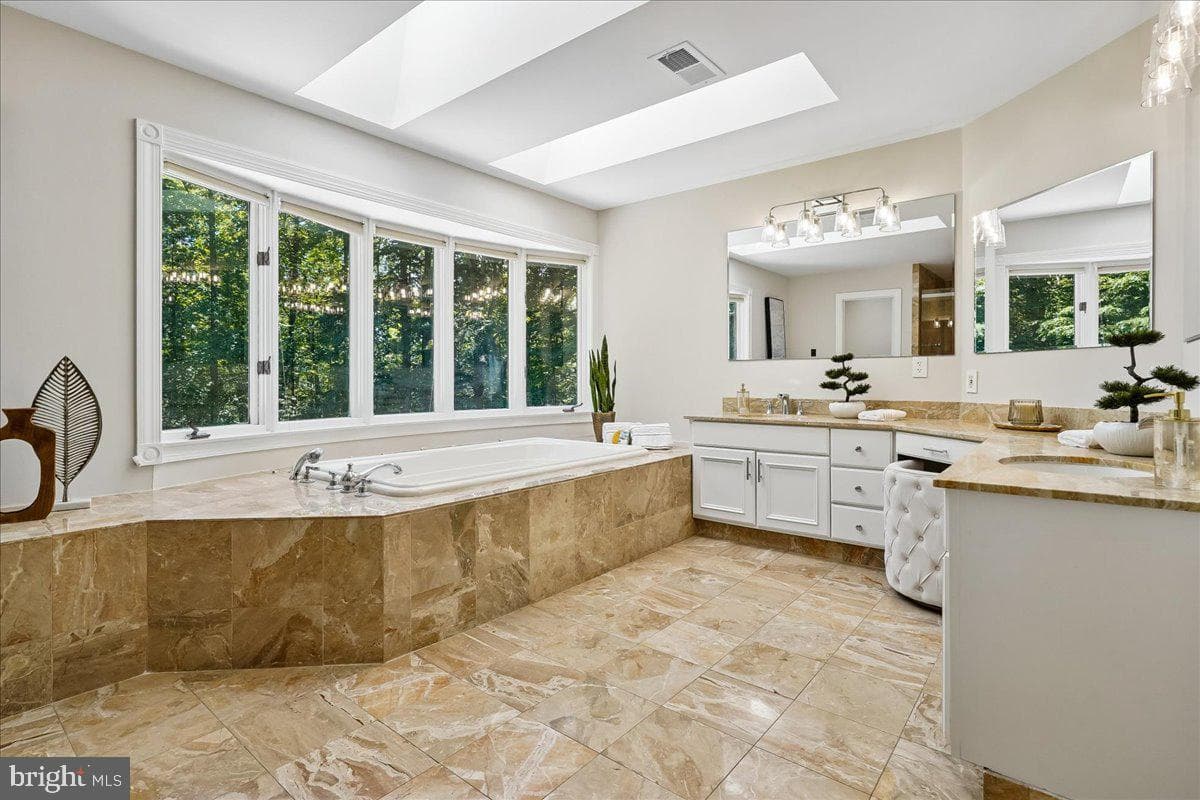 9455 Newbridge Drive photo 33