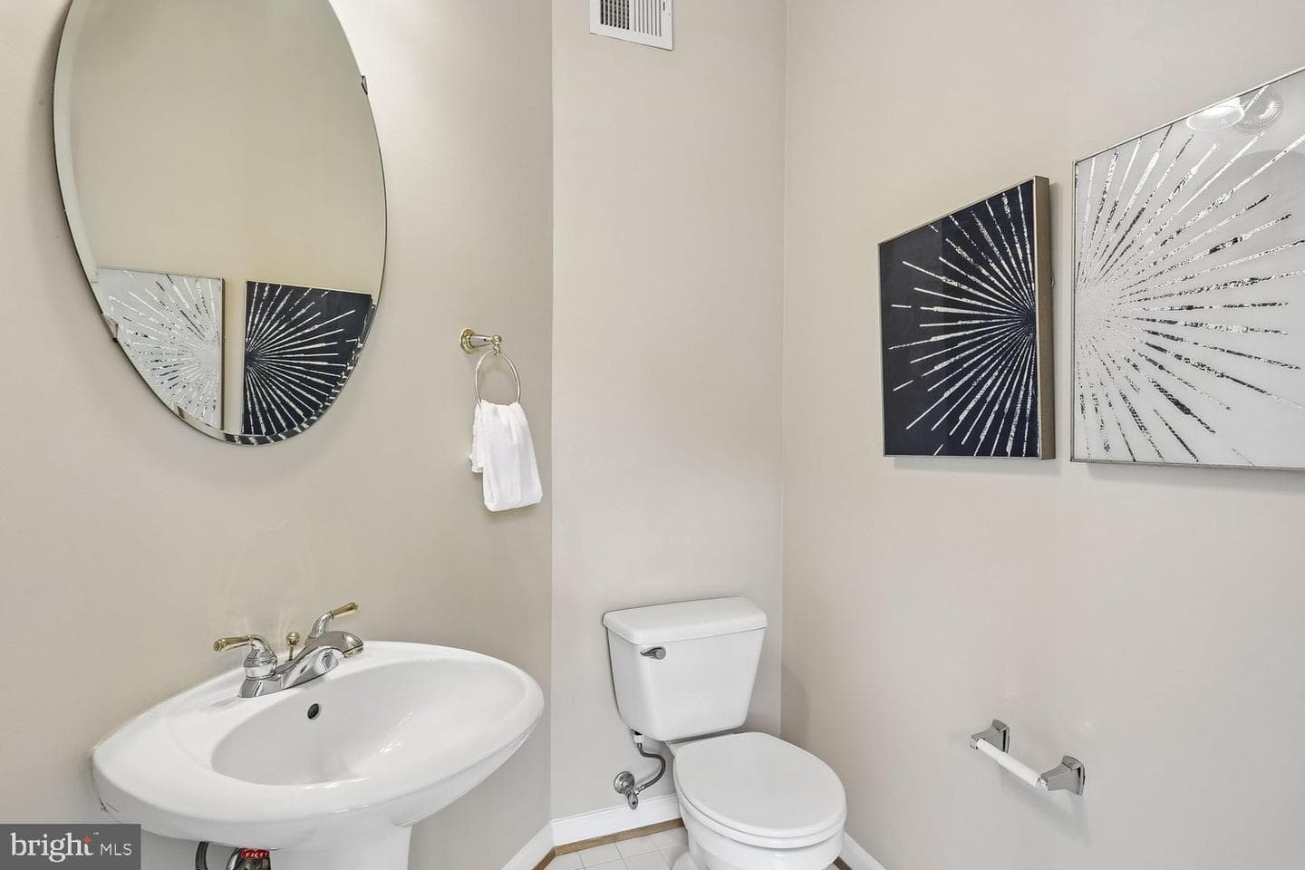 708 Market Street E photo 17