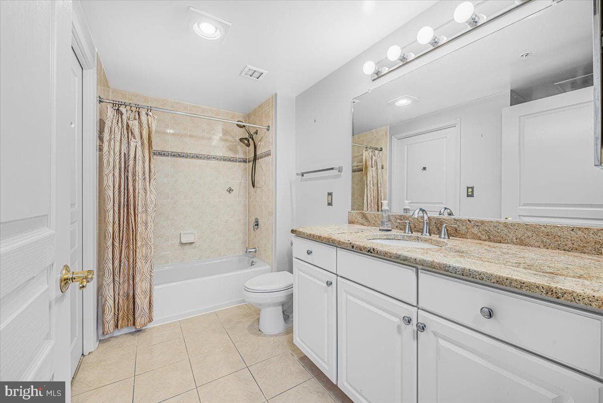7111 Woodmont Ave # 308 photo 16