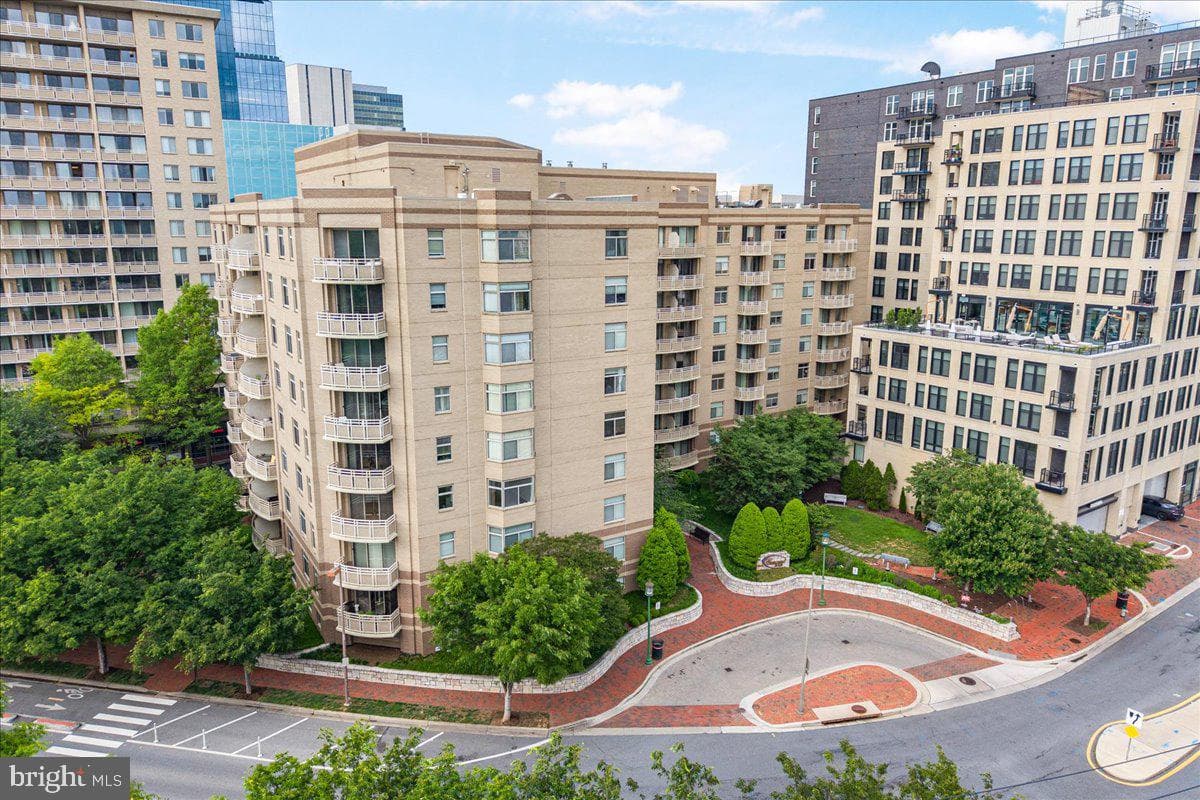 7111 Woodmont Ave # 308 photo 22