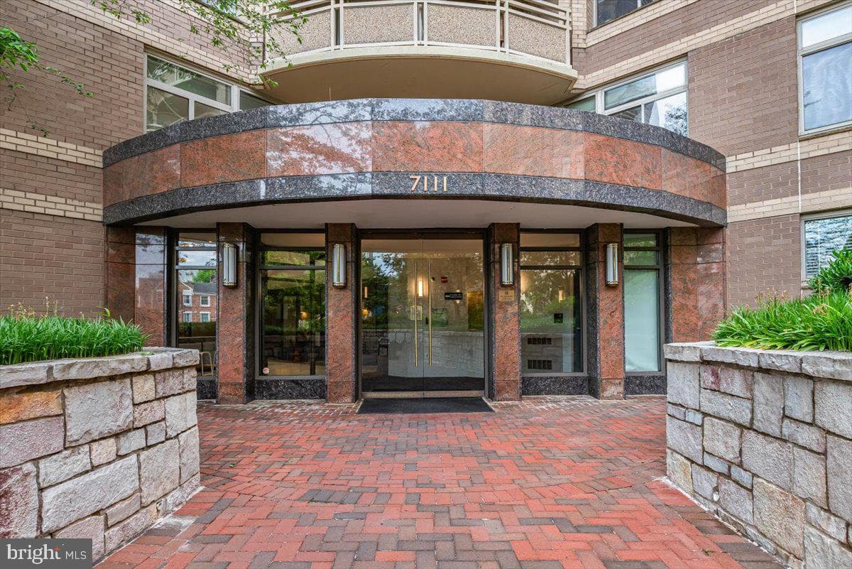 7111 Woodmont Ave # 308 photo 3