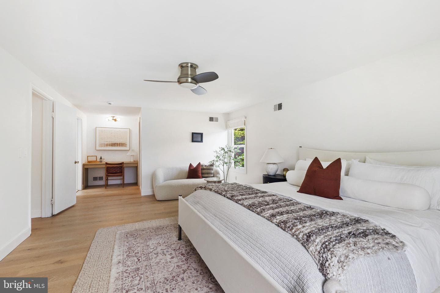 10900 Gainsborough Road photo 26