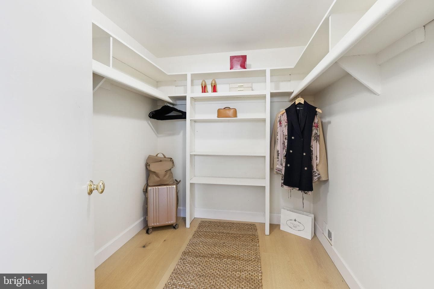 10900 Gainsborough Road photo 29