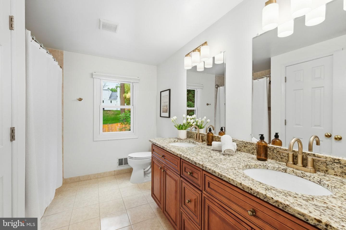 10900 Gainsborough Road photo 32