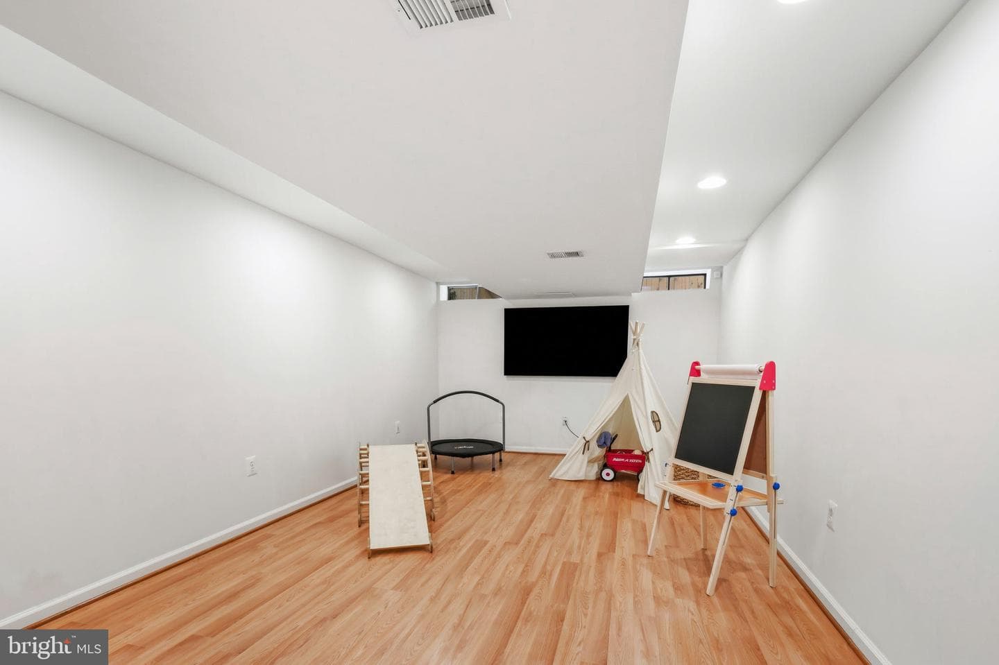 10900 Gainsborough Road photo 35