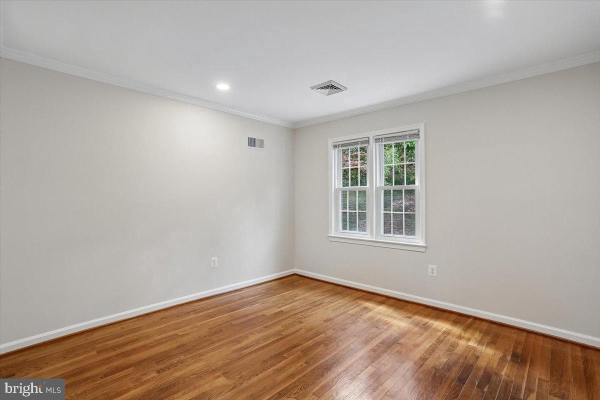 11427 Bedfordshire Avenue photo 53