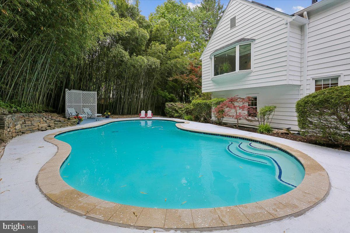11427 Bedfordshire Avenue photo 70