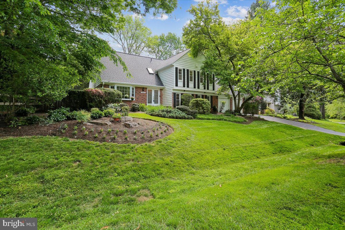11427 Bedfordshire Avenue photo 80