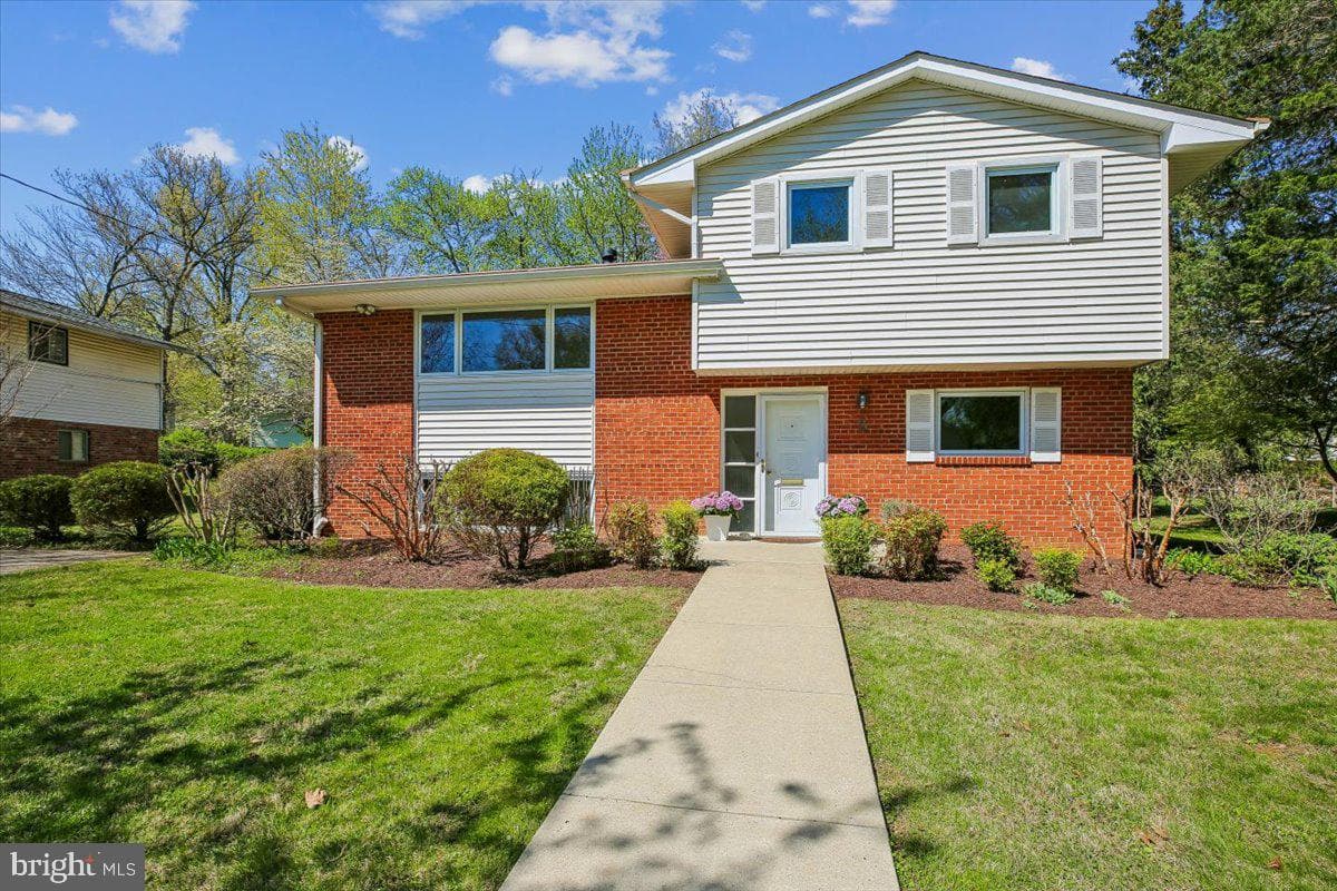 2 Lorre Court