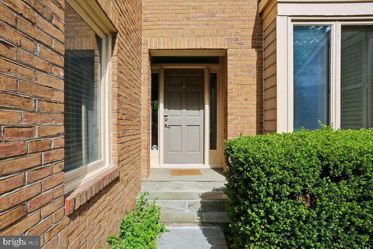 6113 Goldtree Way photo 4