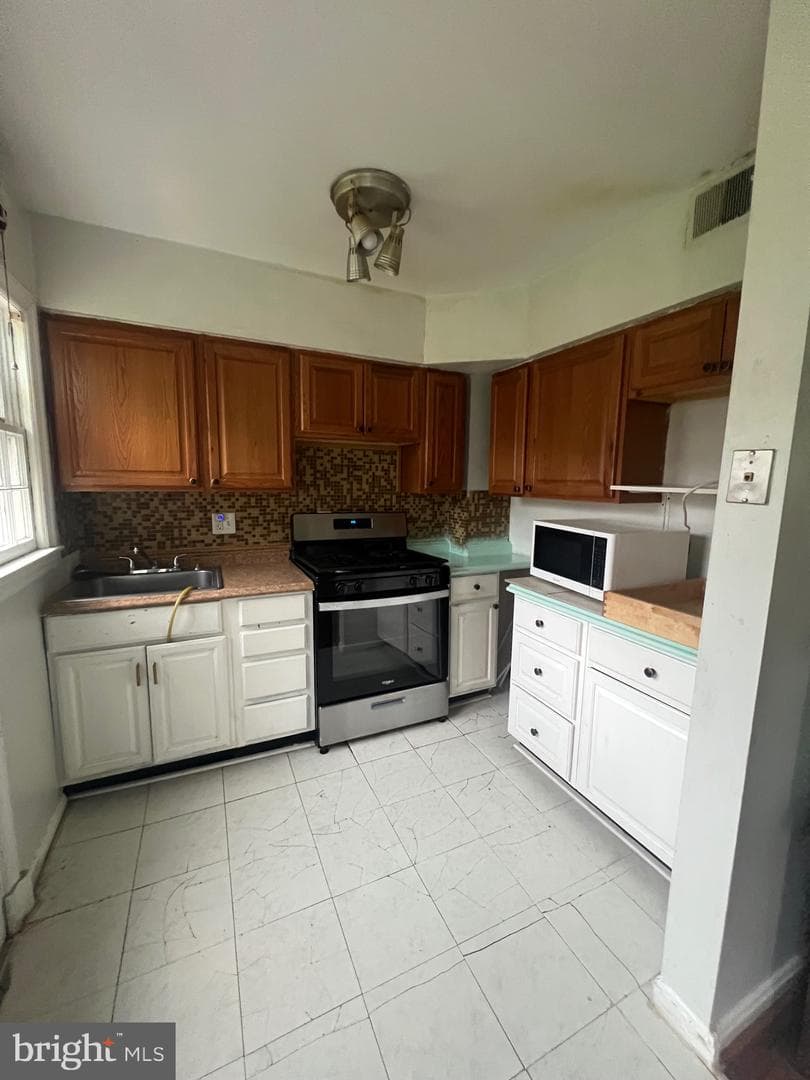 1760 E West Highway #1760 photo 7
