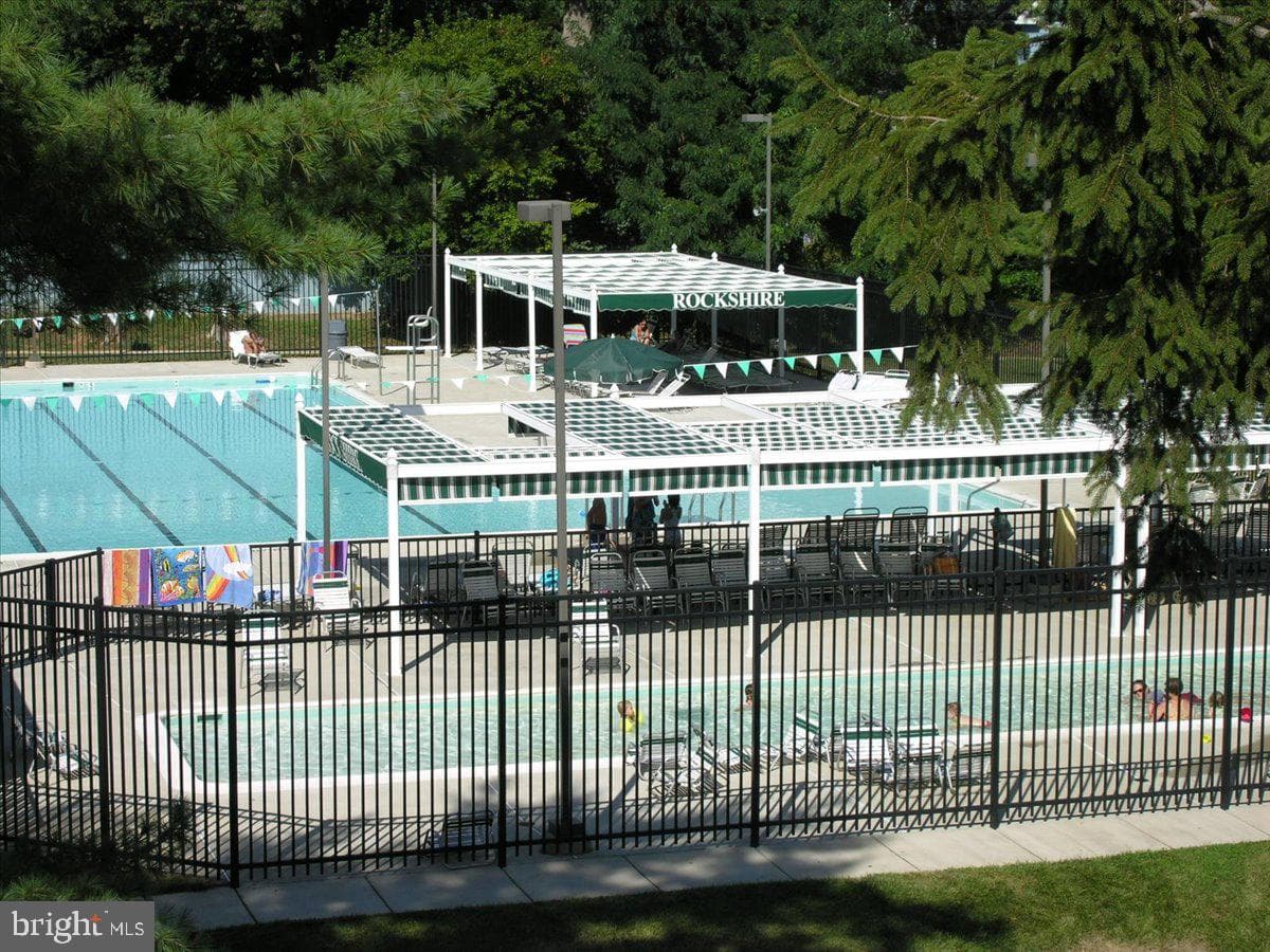 240 Watts Branch Parkway photo 42