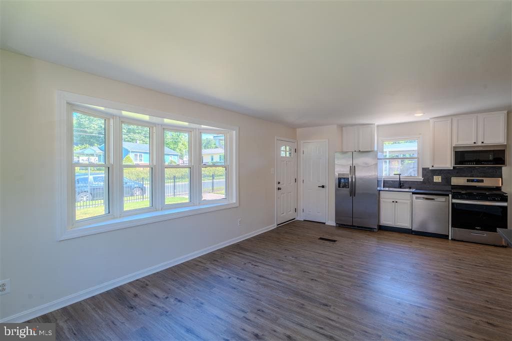 12324 Centerhill Street photo 5