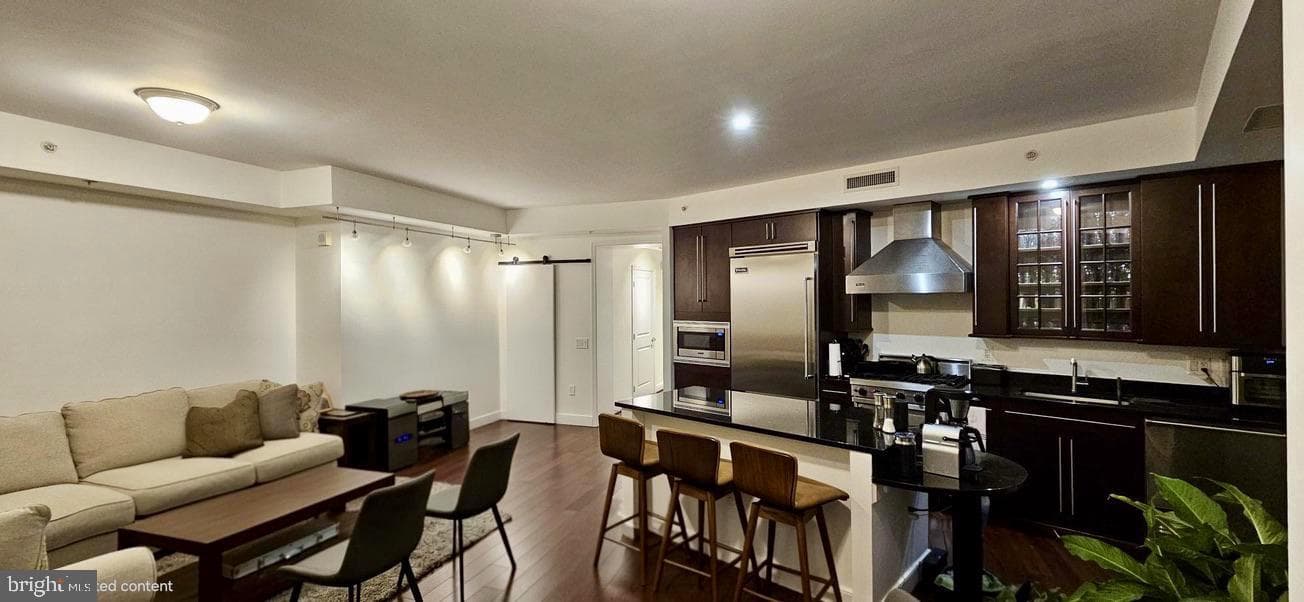7710 Woodmont Avenue #811 photo 12
