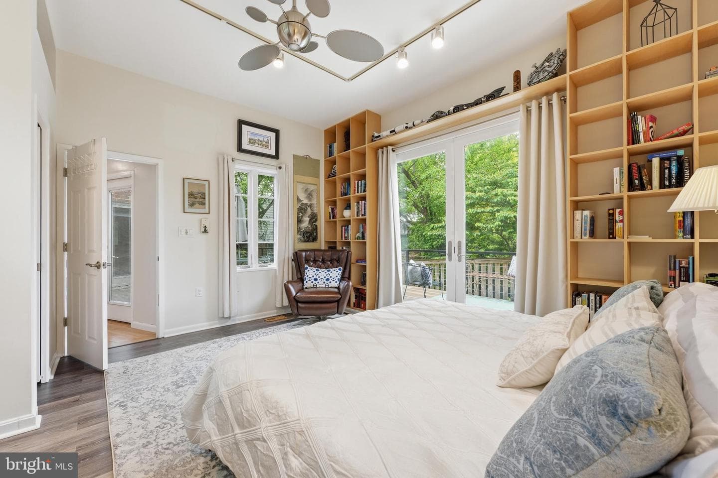 9109 Bradford Road photo 28