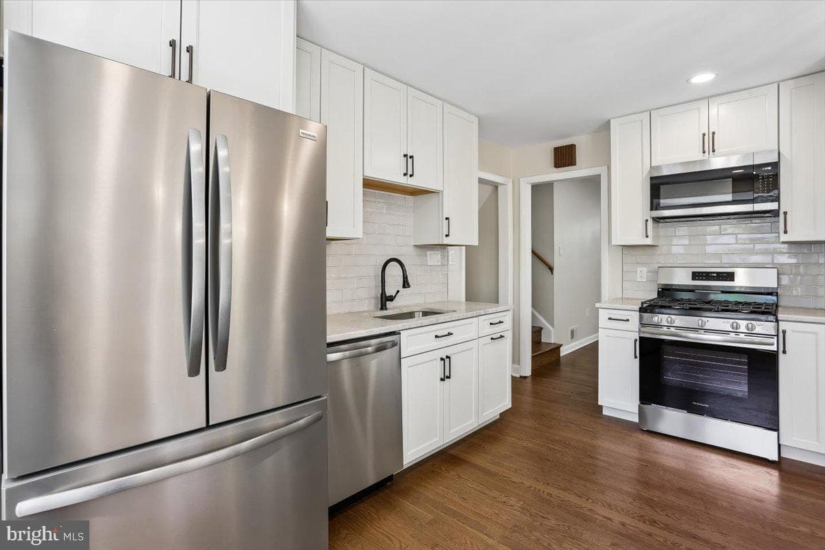 10701 Brunswick Avenue photo 14