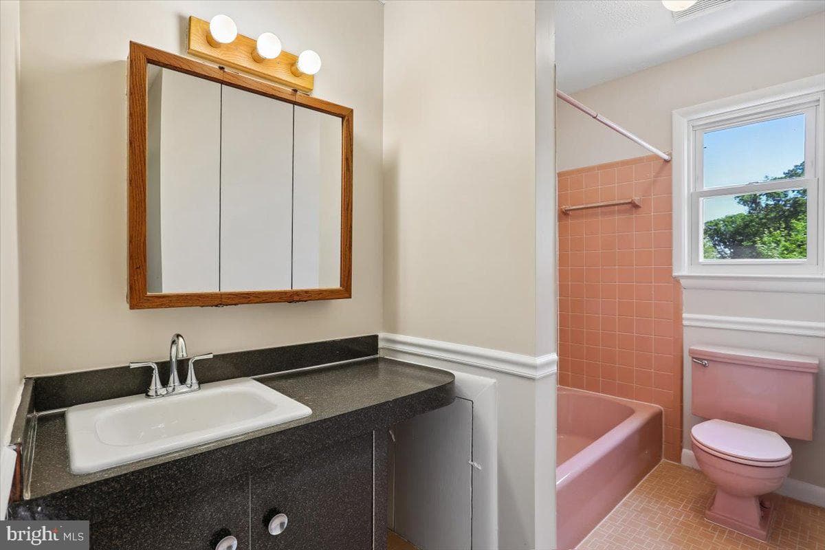 10701 Brunswick Avenue photo 25