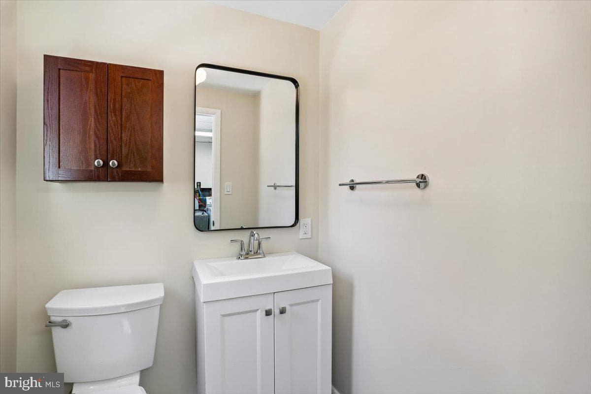 10701 Brunswick Avenue photo 35