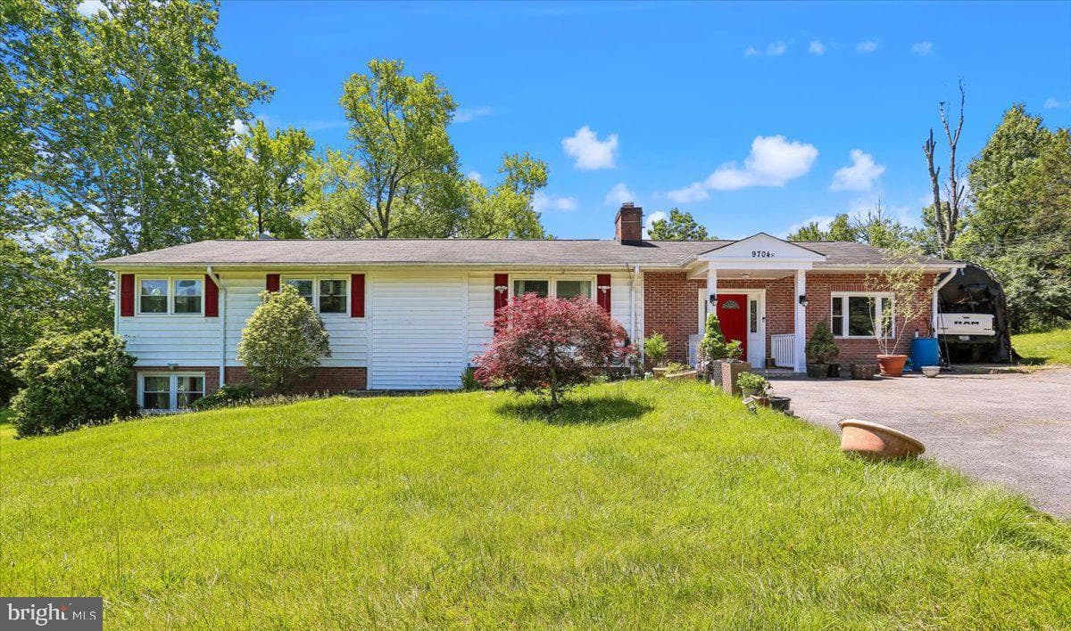 9704 Sunset Drive photo 1