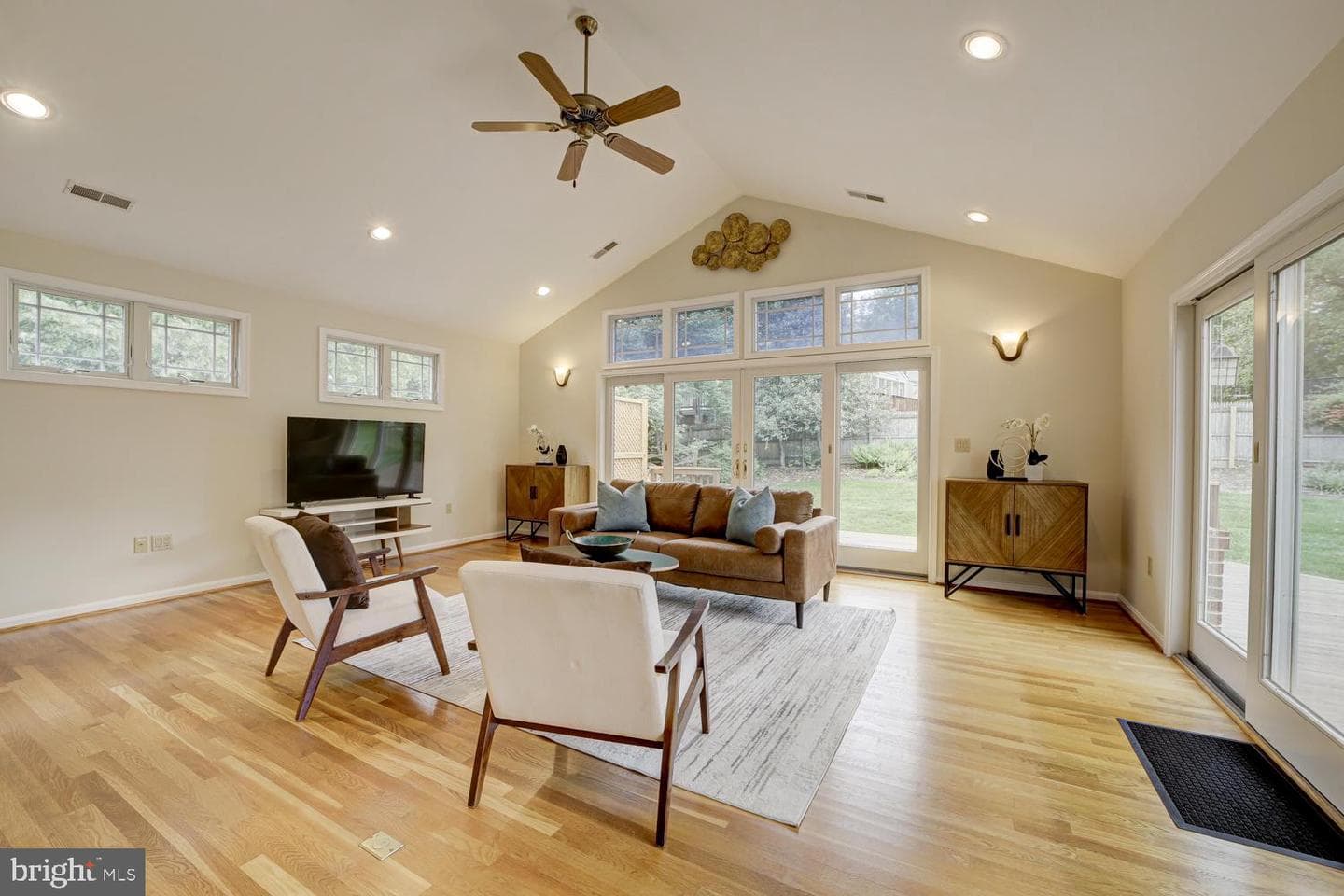 1112 Fallsmead Way photo 4