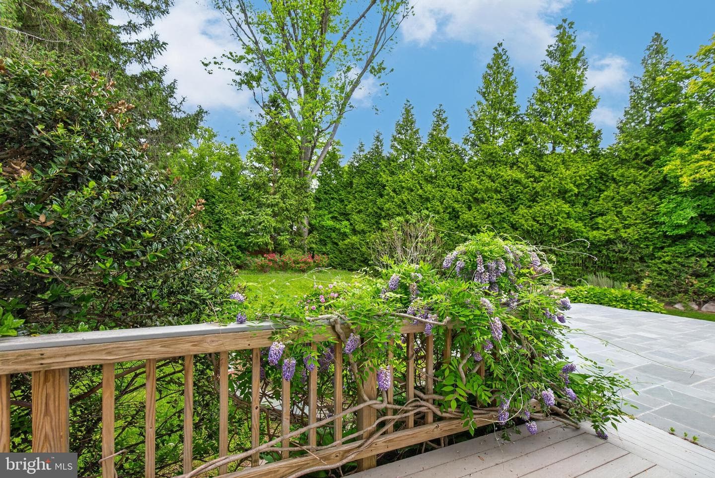 13601 Valley Drive photo 31