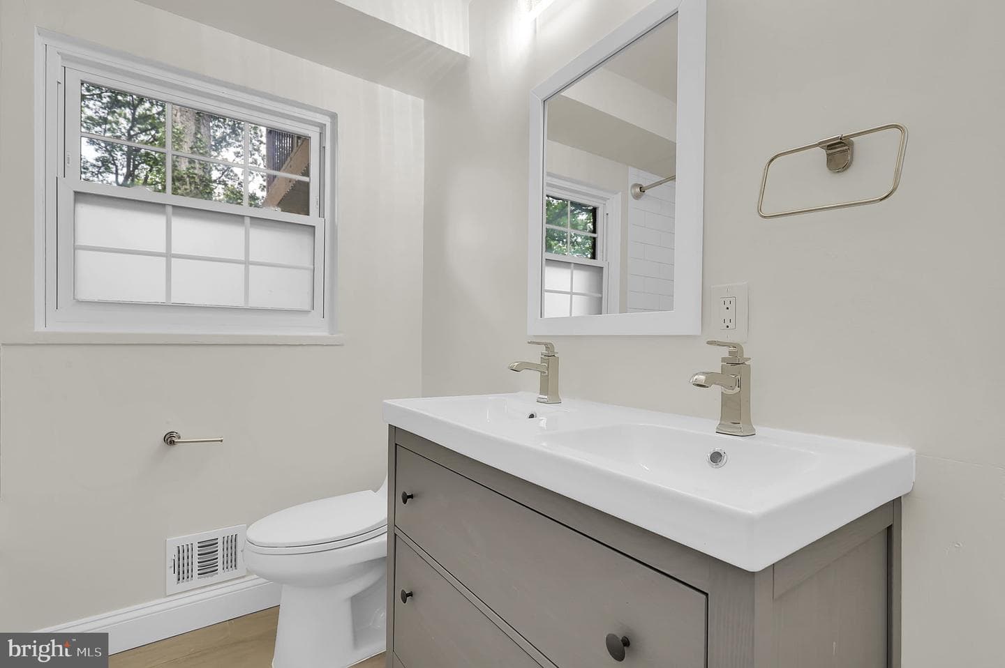 8407 Hartford Avenue photo 21