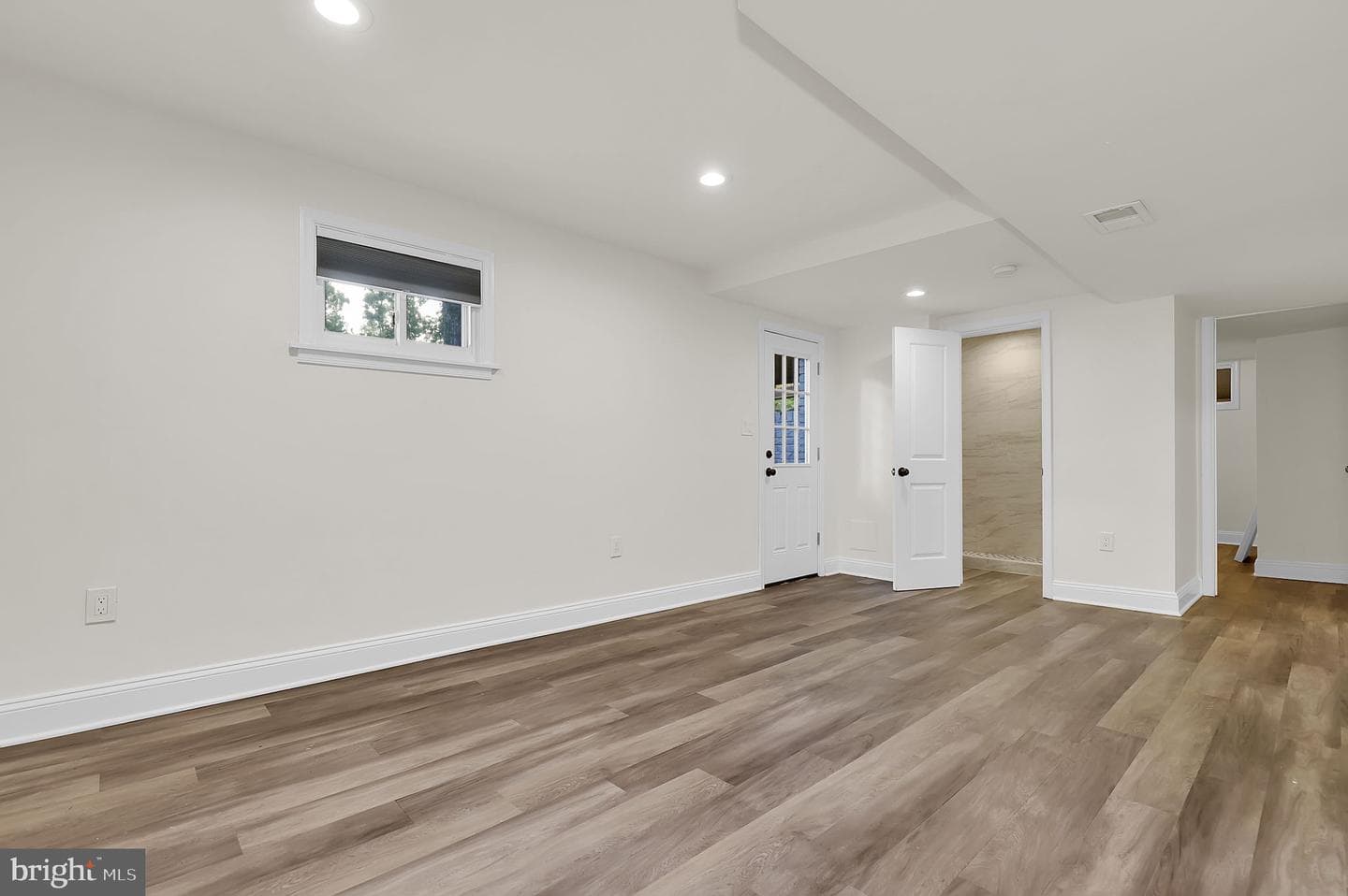 8407 Hartford Avenue photo 38