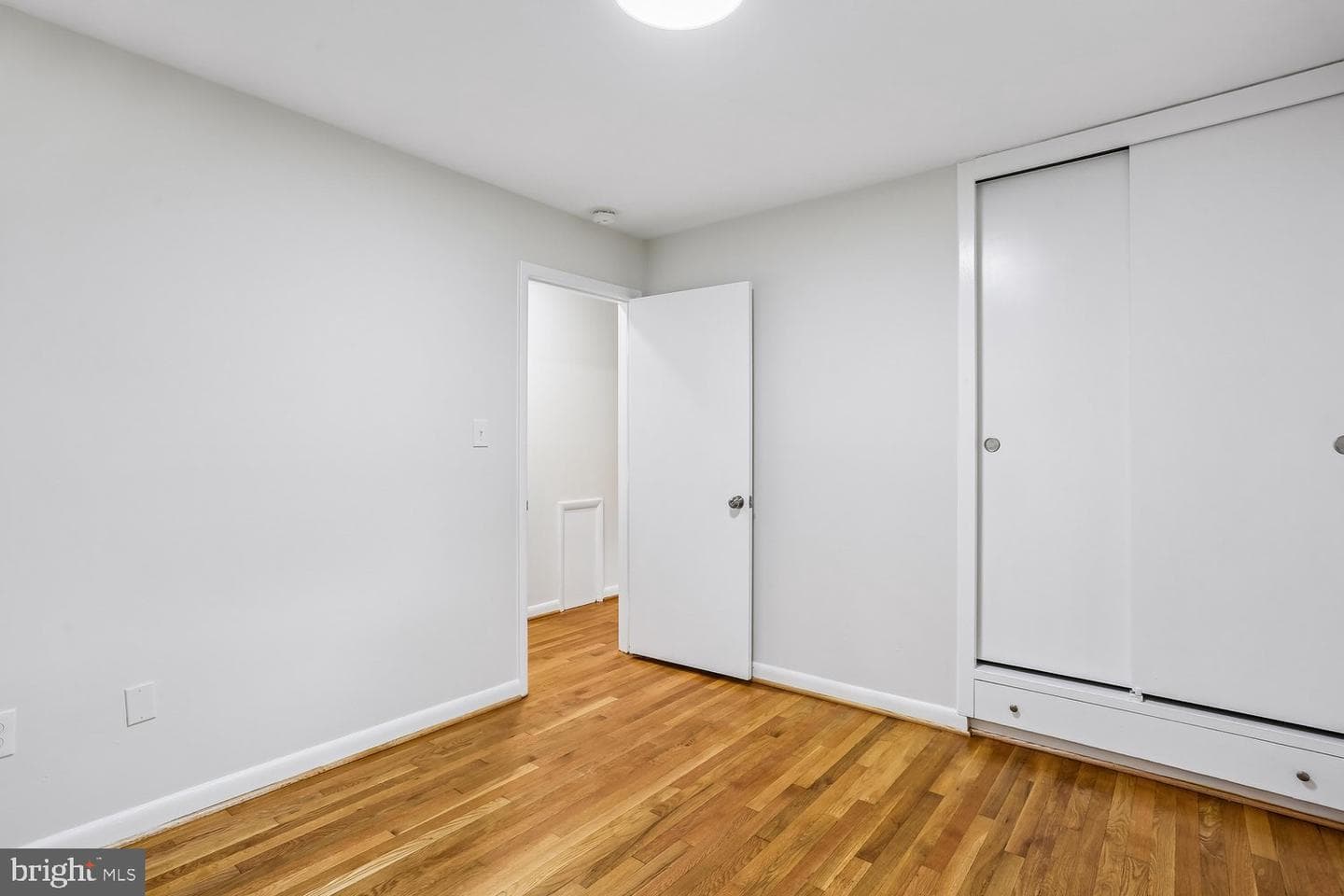 907 Hoyt Street photo 35