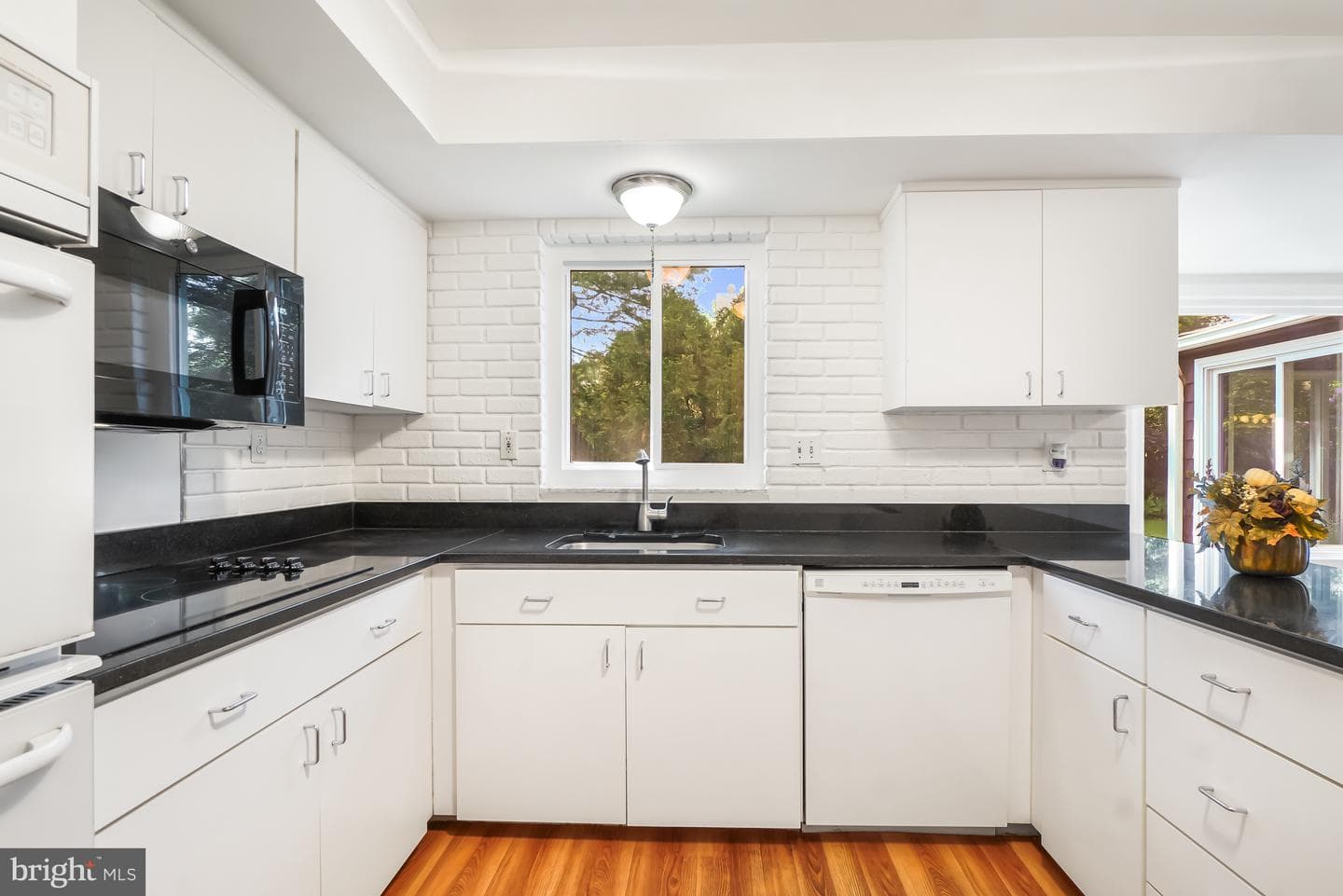 9120 Paddock Ln photo 14