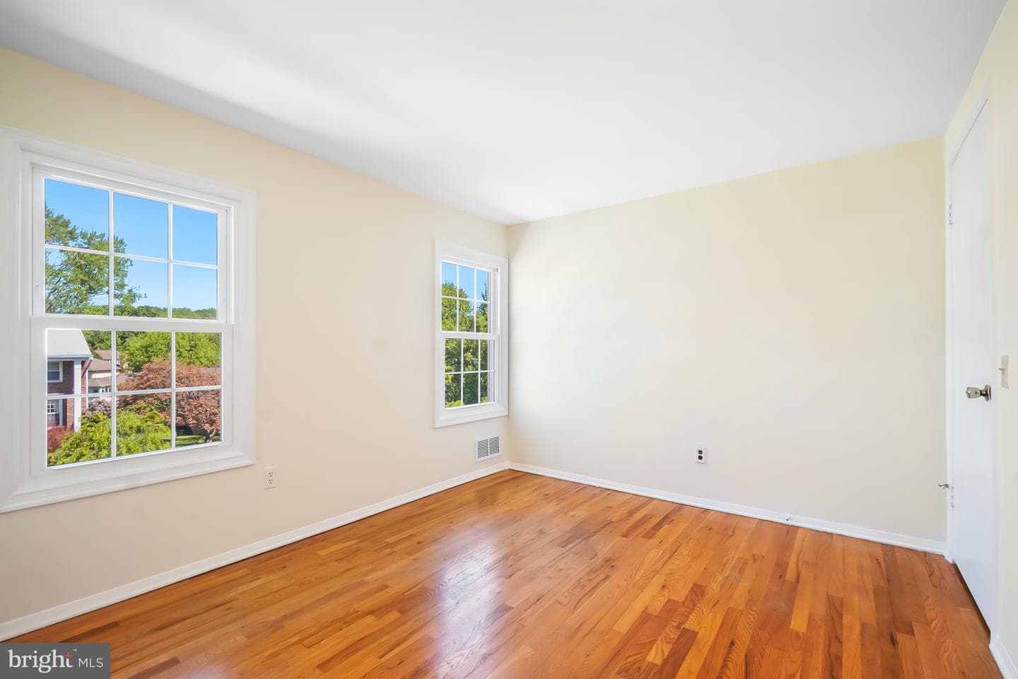 9120 Paddock Ln photo 33