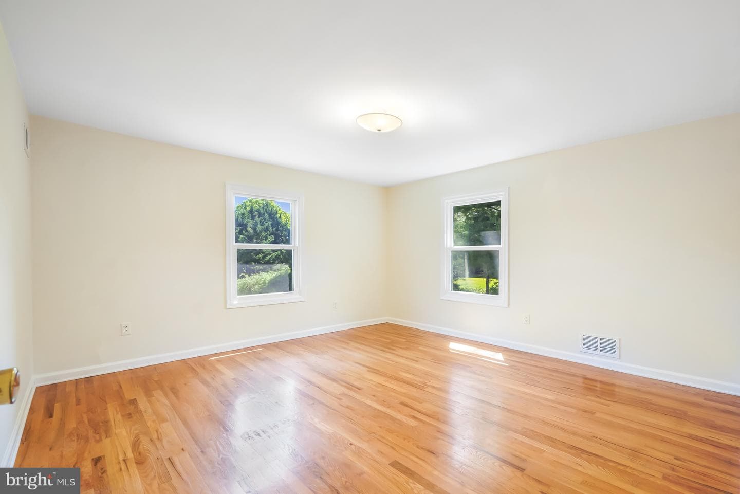 9120 Paddock Ln photo 35