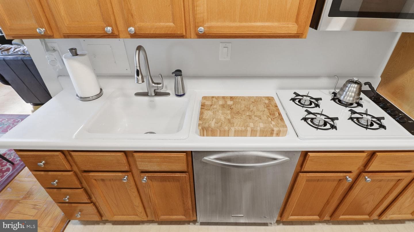 10201 Grosvenor Place #1009 photo 8