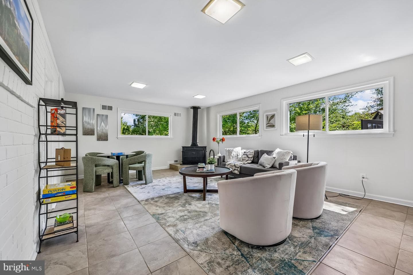 300 Gilsan Ct photo 4