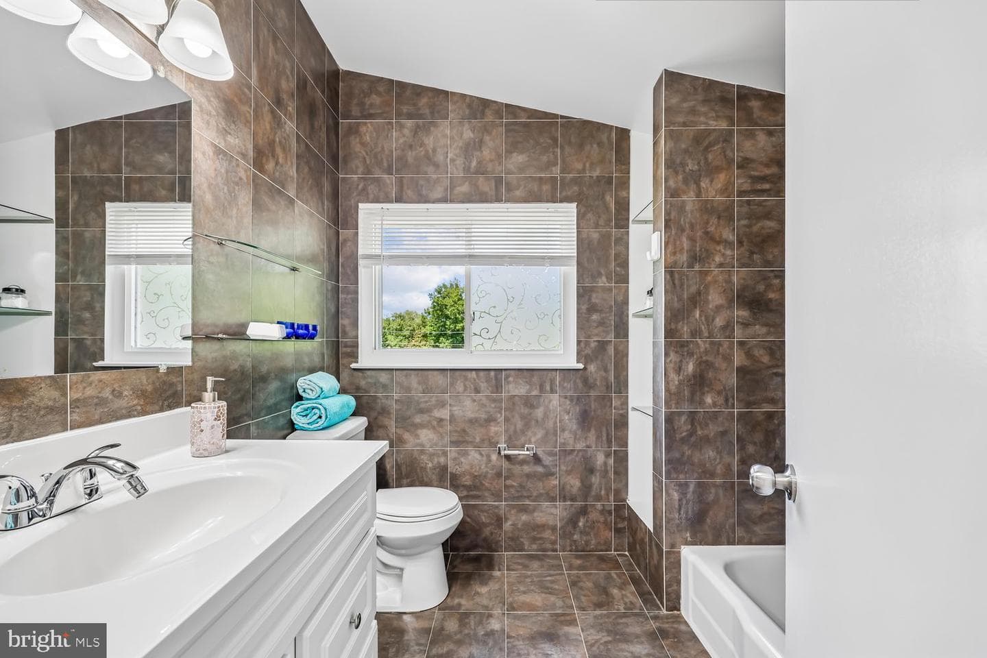 300 Gilsan Ct photo 6