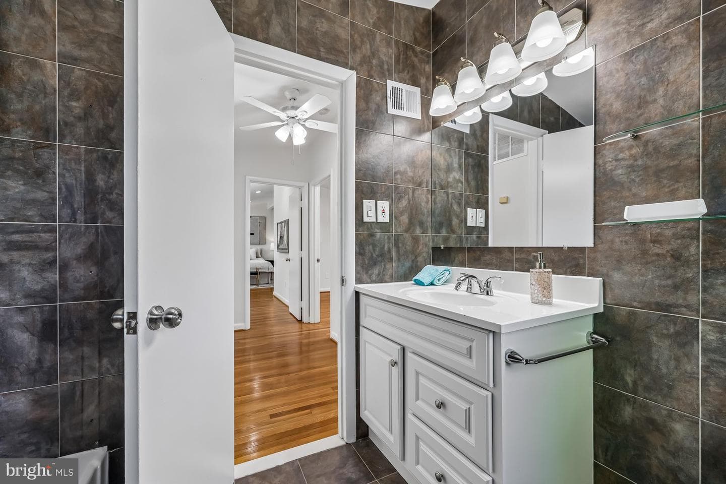 300 Gilsan Ct photo 82