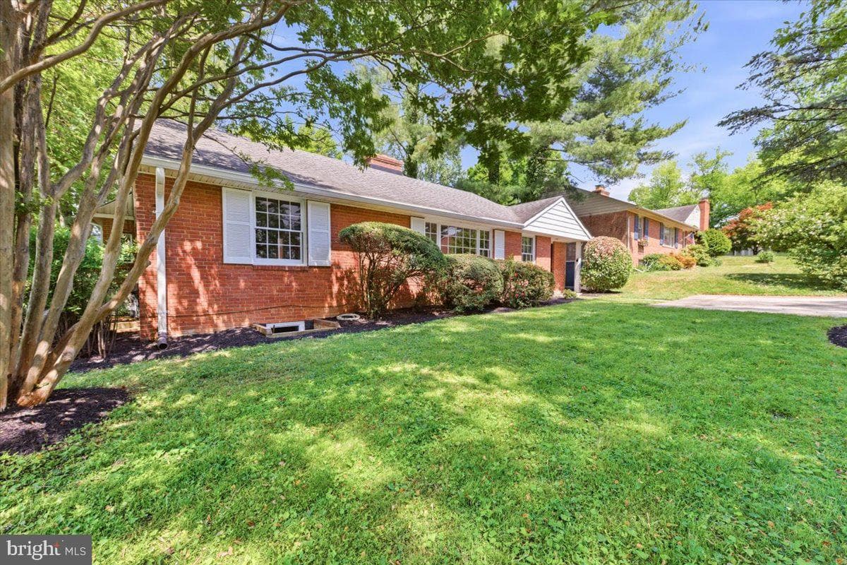 4405 Clearbrook Lane photo 2