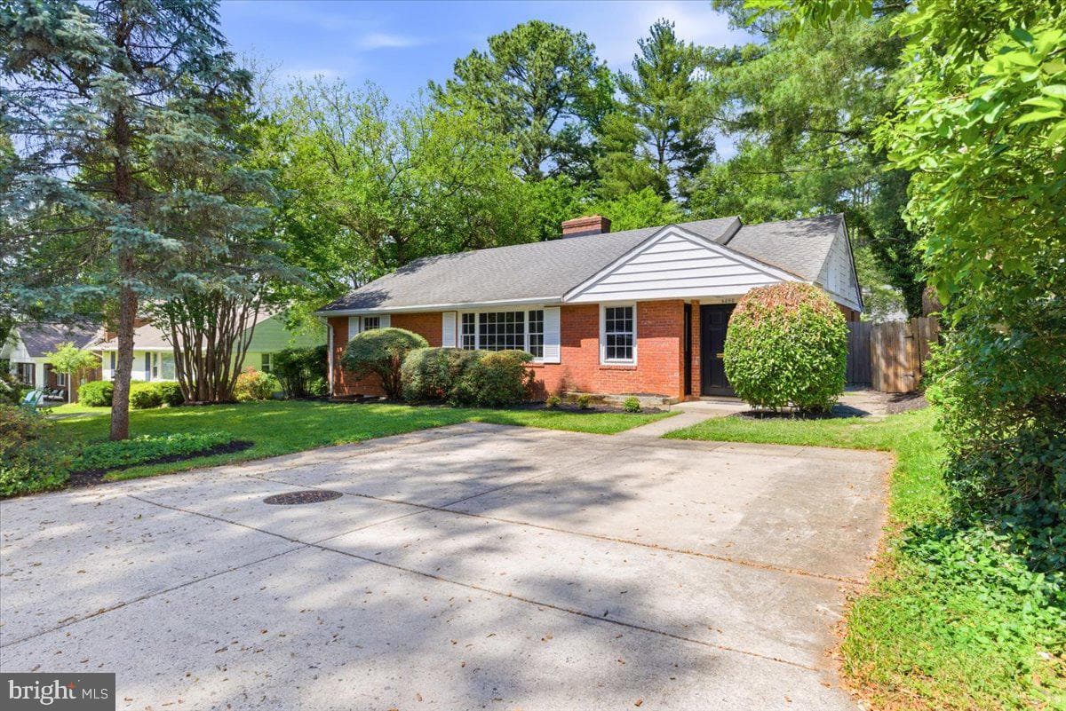 4405 Clearbrook Lane photo 3