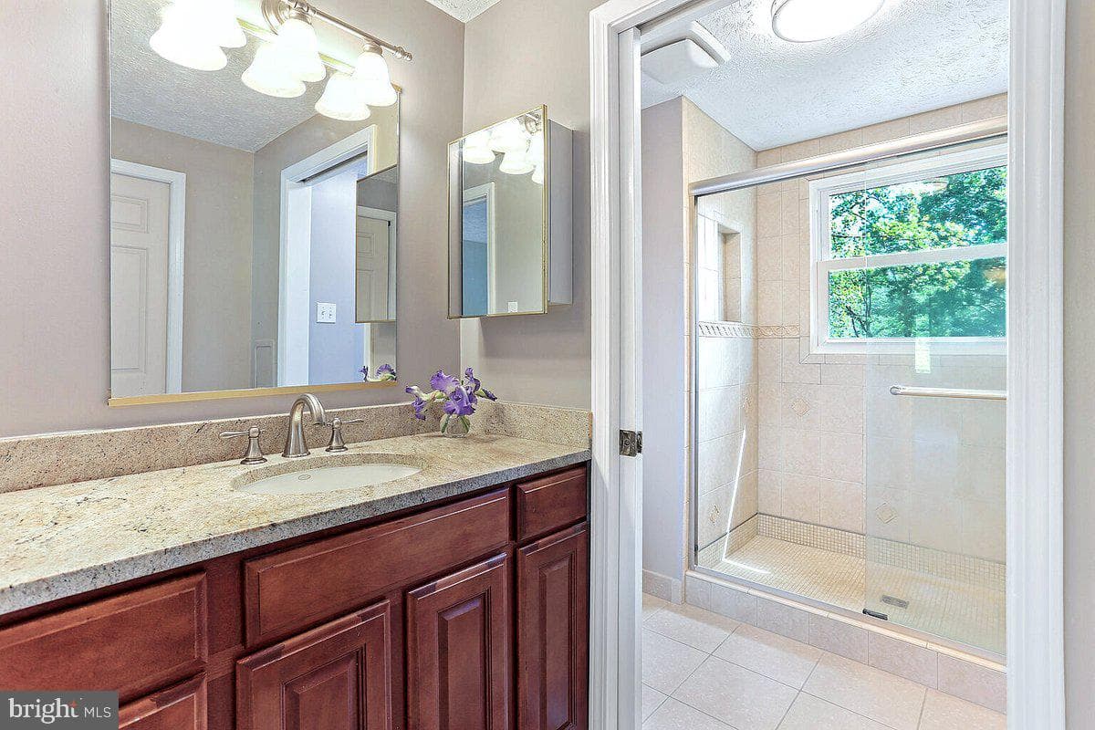 14404 Kings Grant Street photo 25